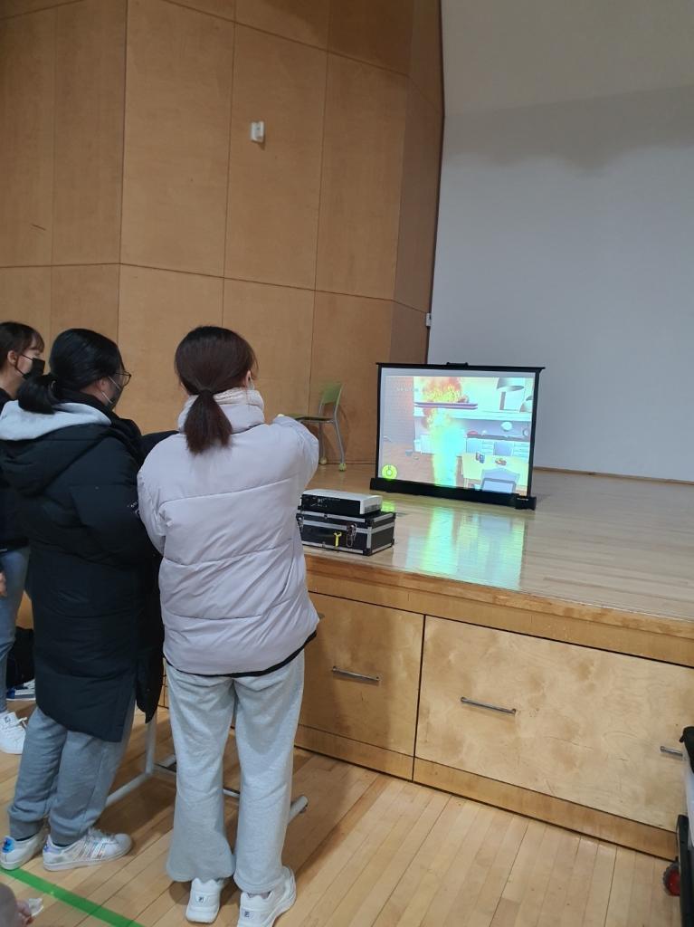 VR 기기를 통한 안전체험교육 (서울예림디자인고등학교)