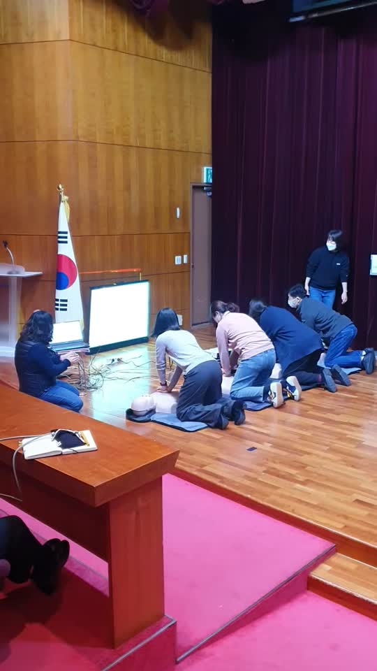VR 기기를 통한 안전체험교육 (KOTRA)
