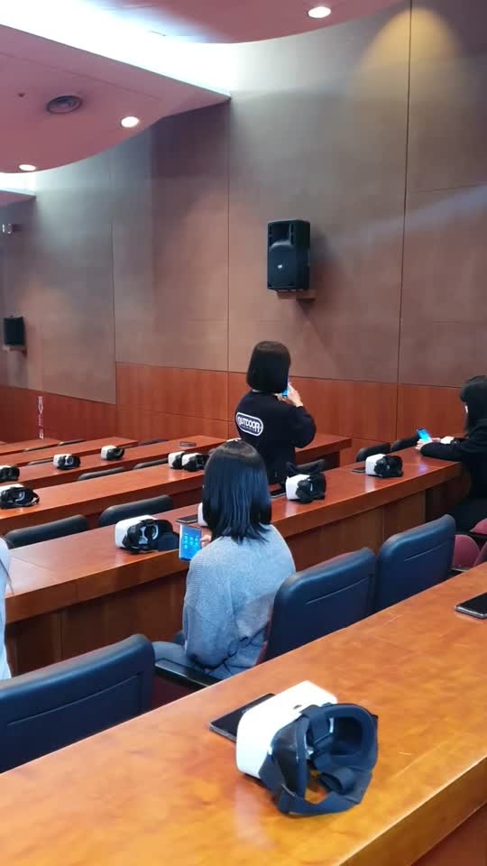 VR 기기를 통한 안전체험교육 (KOTRA)